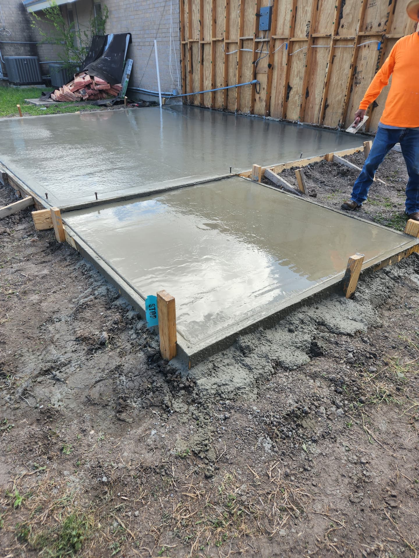 Backyard Patio & Walkway Pour